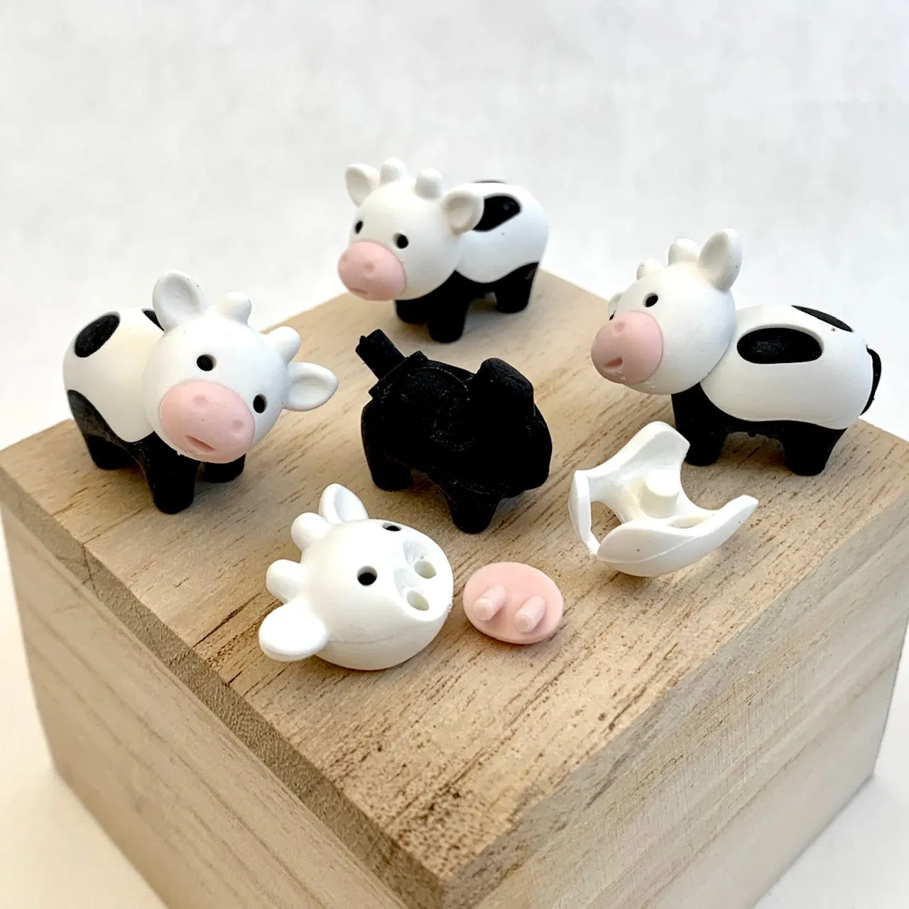 38032 IWAKO ZOO ANIMAL ERASERS-60