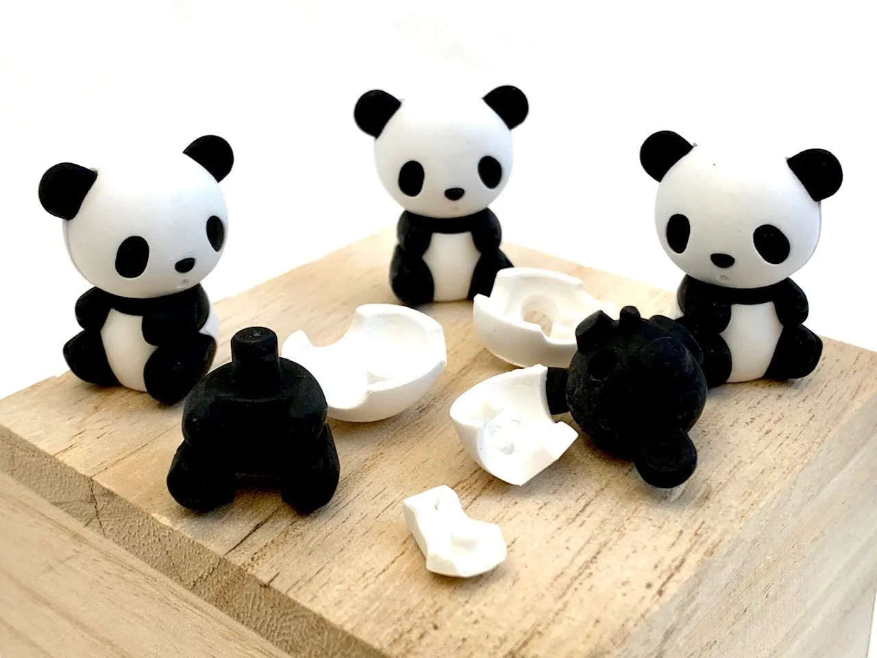 38032 IWAKO ZOO ANIMAL ERASERS-60