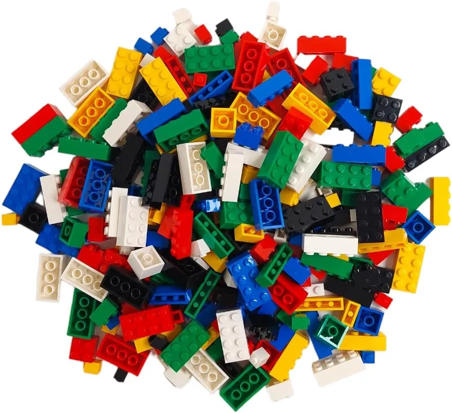 Building Blocks Case - Basic Mix - 750 Basic Building Blocks in 5 Shapes - Basic Colors: Red, Green, Black, Yellow, Blue, and Pure White - Packed in a Reusable Case