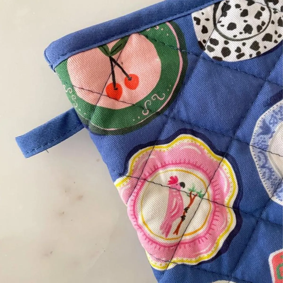 Dinner Plates Oven Mitt & Pot Holder Set