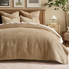 EVERGRACE Luxury Velvet Quilt Set King Size 3 Piece, Soft Cross-Stitch Velvet Comforter Set with Pillow Shams, Lightweight Coverlet Bedspread Bedding Set for All Seasons, Camel
