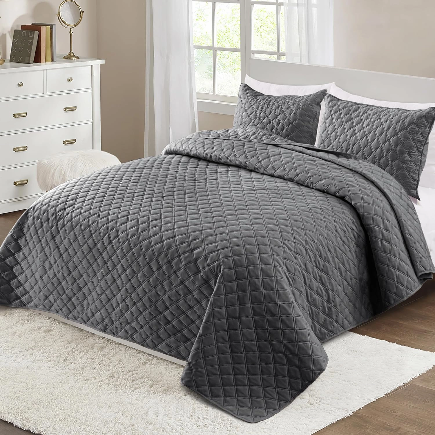 Exclusivo Mezcla Soft Quilt Set Queen Full Size, 3 Pieces Lightweight Quilts Grey Bedspreads Coverlets Bedding Set for All Seasons, Grid Pattern