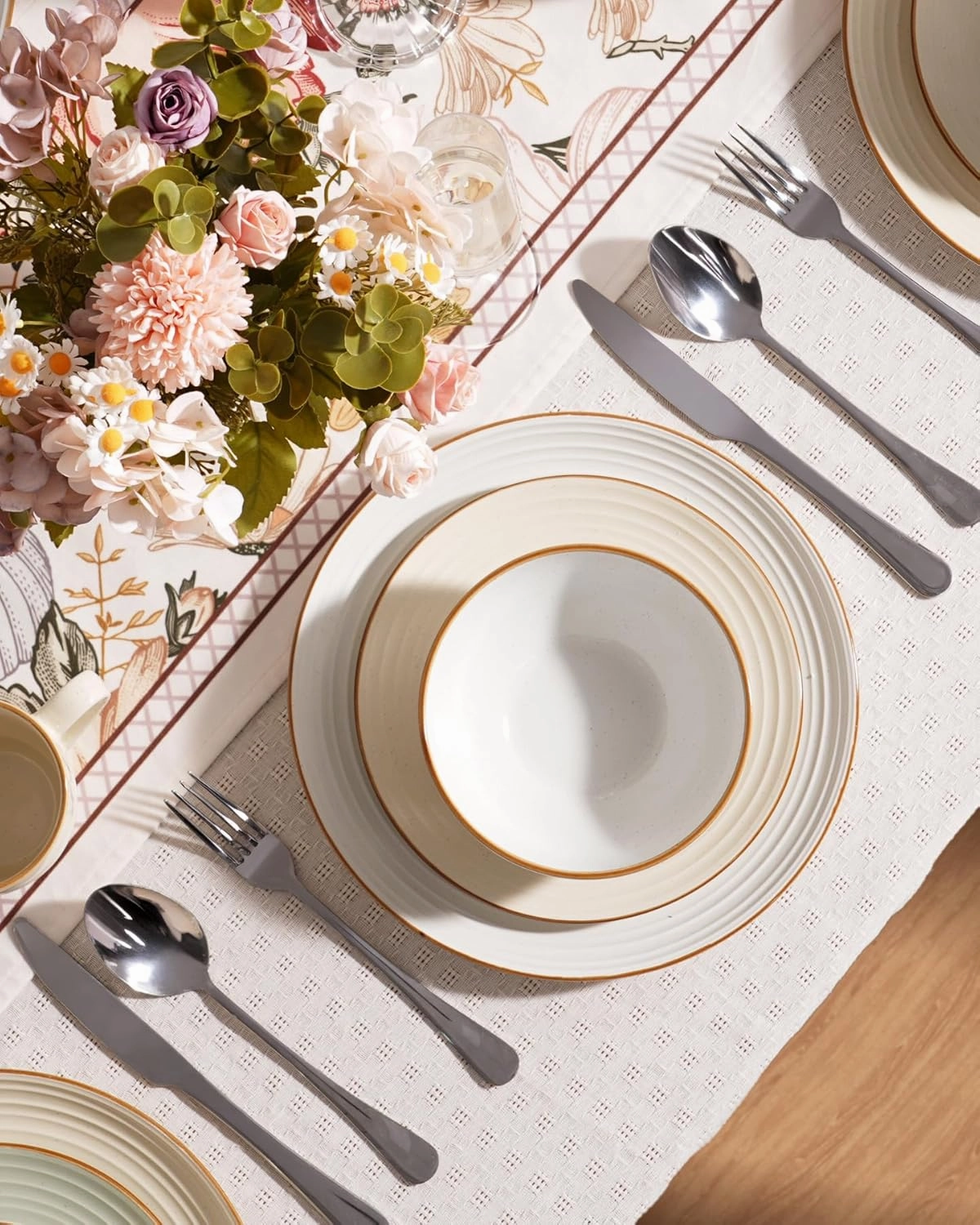 Famiware Jupiter Dinnerware Set, Plates and Bowls Dish Sets for 4 (12 Pieces), Microwave and Dishwasher Safe Stoneware Tableware, Chip and Scratch Resistant, Vanilla White