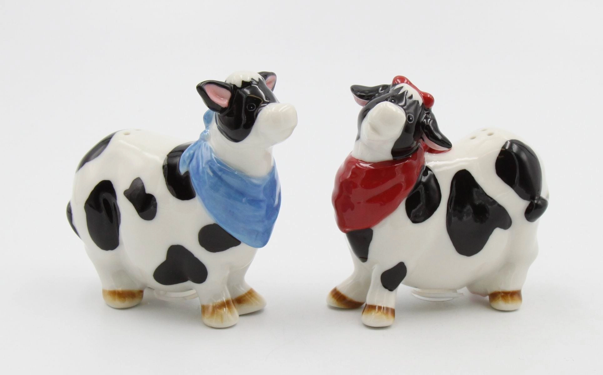 Hand Painted Ceramic Cow Couple Salt & Pepper Shakers, Home Décor, Gift for Her, Gift for Mom, Kitchen Décor, Farmhouse Décor