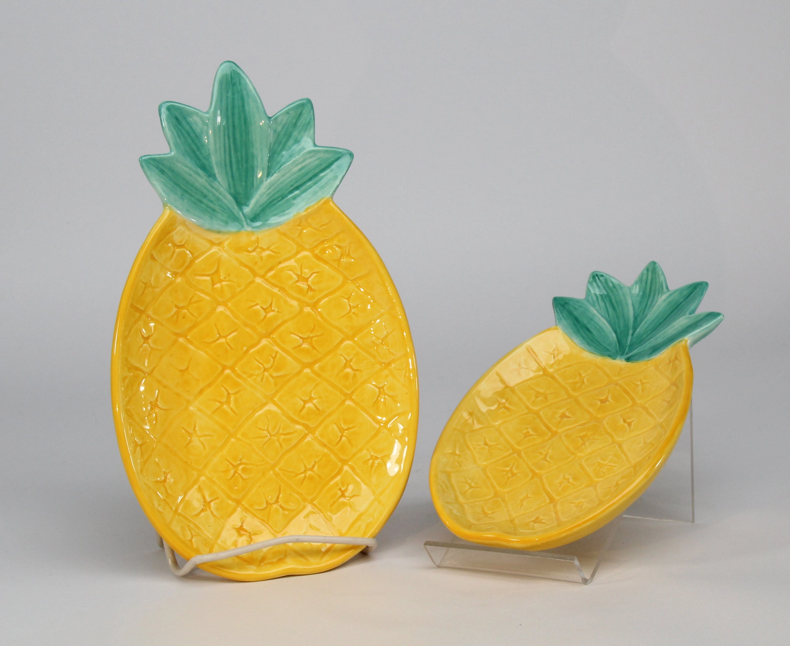 Hand Painted Ceramic Pineapple Plates - Set of 2, Home Décor, Gift for Her, Gift for Mom, Kitchen Décor, Summer Decor