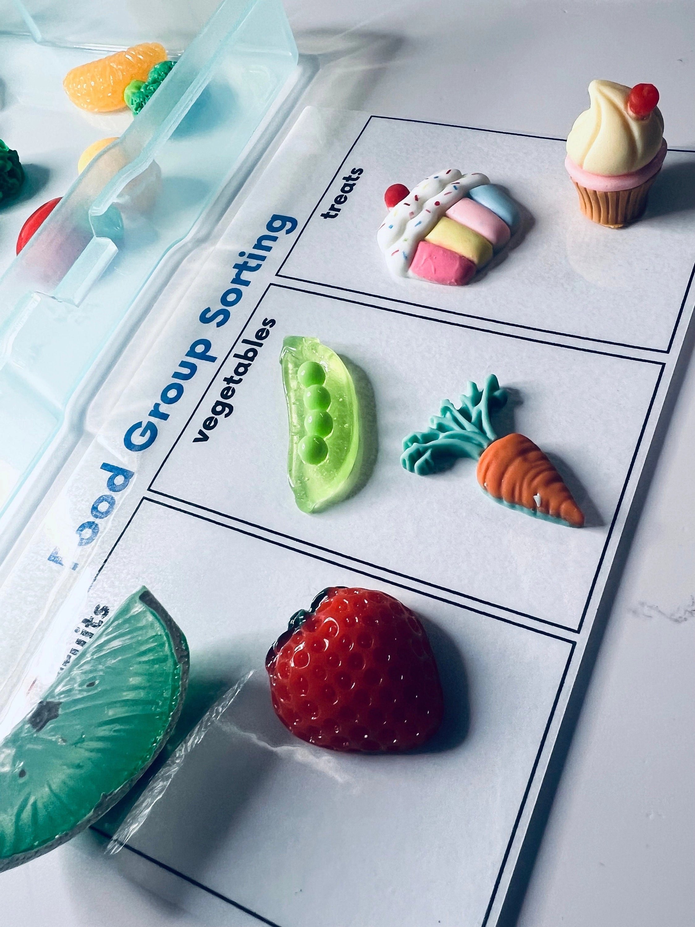 Miniature Food Sorting Kit - Sorting Objects-Preschool Sorting Task Box - Speech Therapy Mini Objects Miniature Trinkets - Doodads