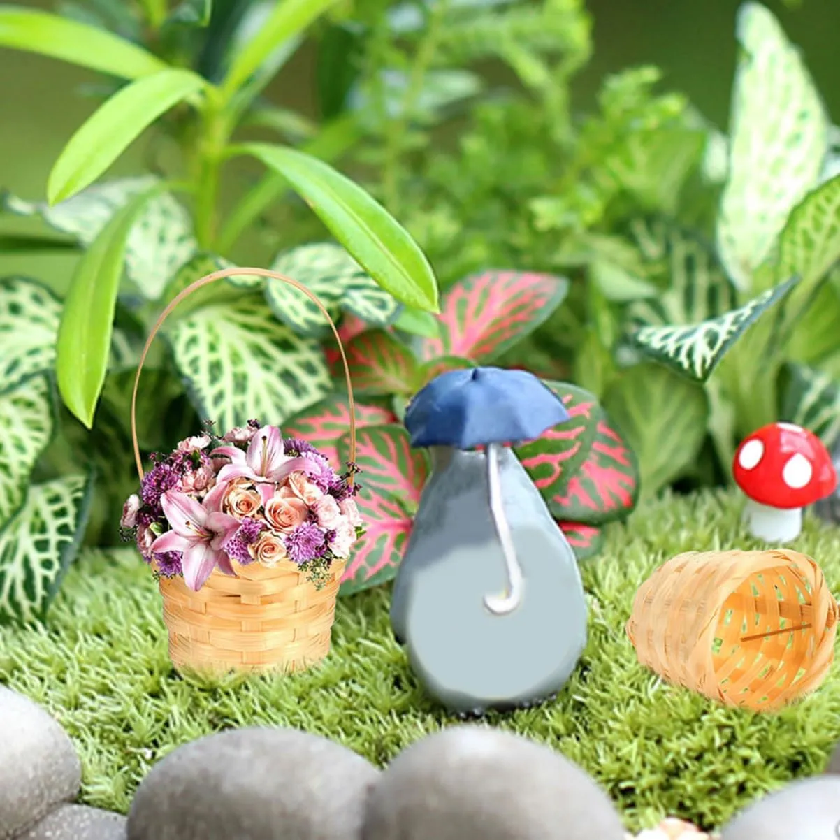 STOBAZA 30pcs Mini Woven Flower Baskets Multi-functional Dollhouse Baskets for Candy Decoration and Landscaping Compact Natural Aesthetic