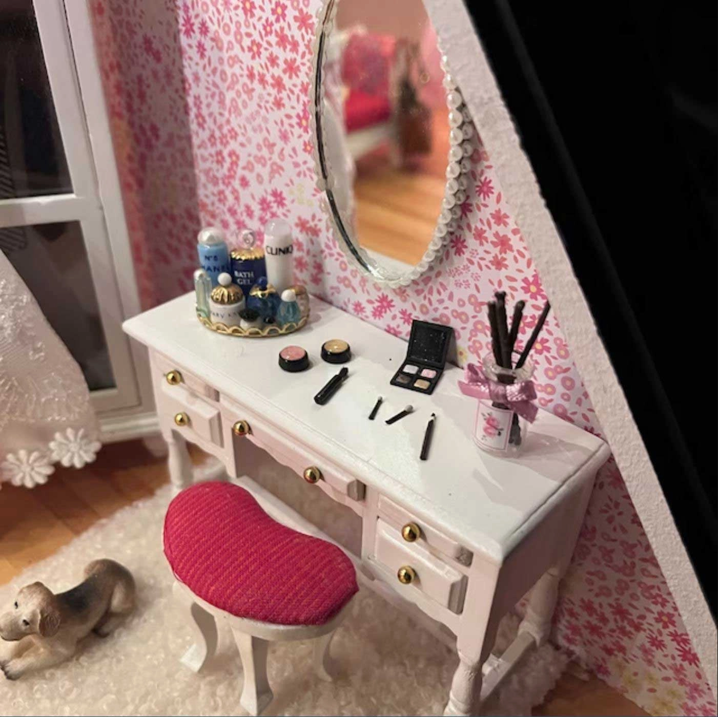 Vivid Eye shadow Palette and Eye Liner Set - Dollhouse Makeup