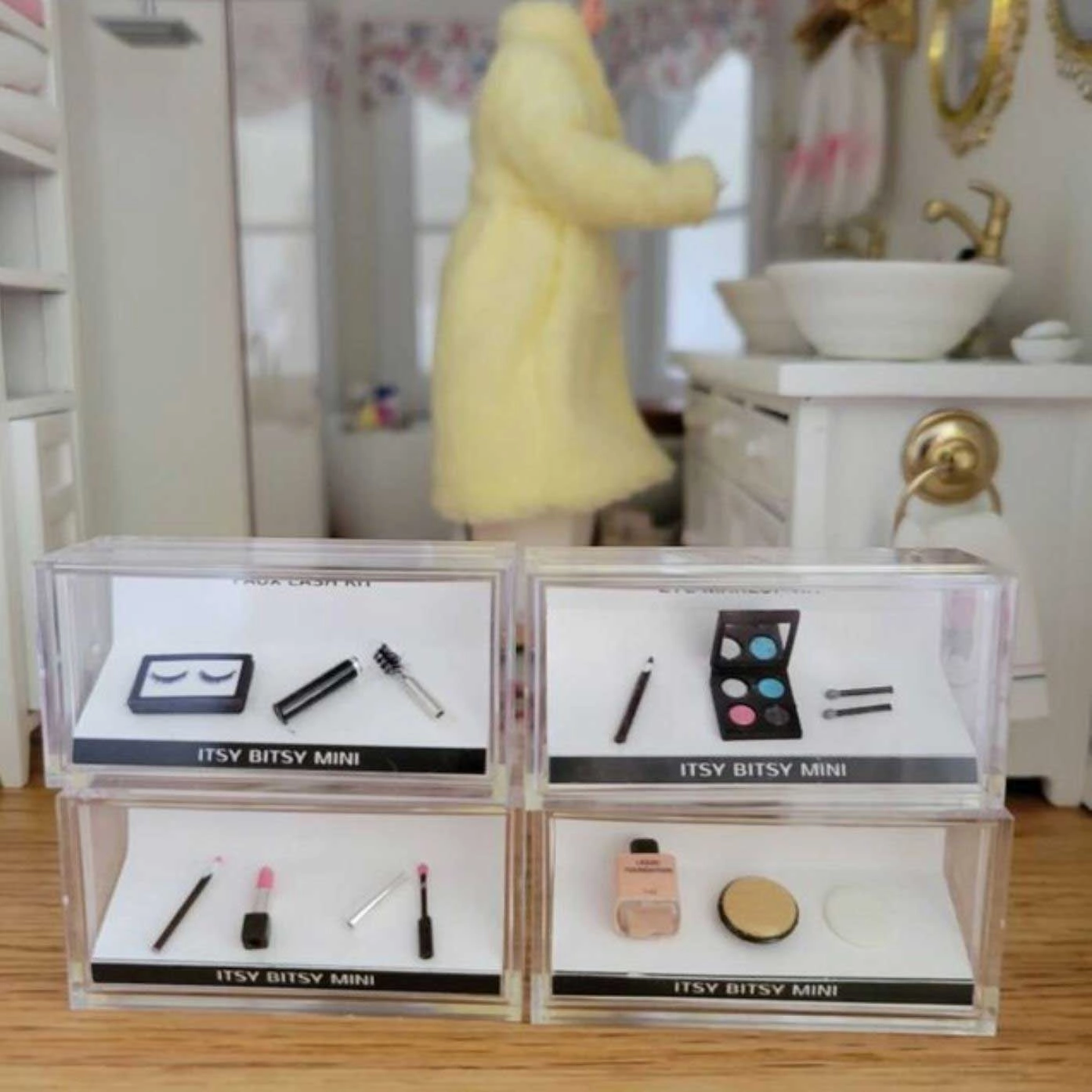 Vivid Eye shadow Palette and Eye Liner Set - Dollhouse Makeup